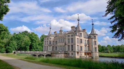 Bezoek kasteel Poeke:- aperitiefconcert - BBQ - wandeling